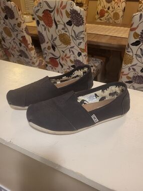 TOMS Classic Canvas Slip-Ons in Black